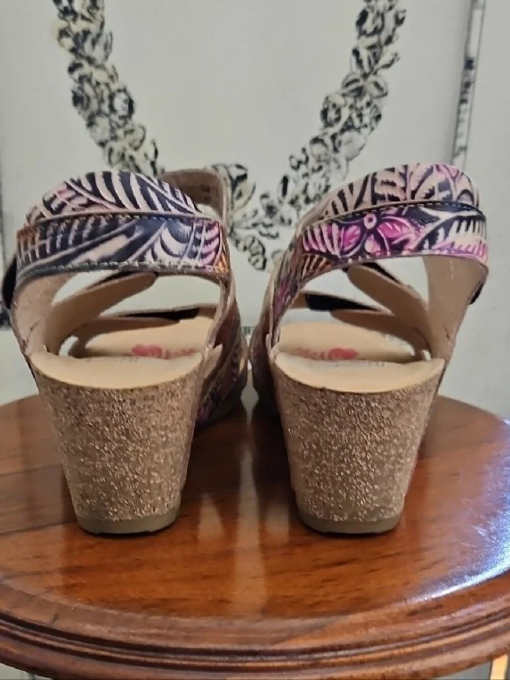 L'ARTISTE BOHO CHIC FLORAL WEDGE LEATHER SANDALS SIZE 39/ US 8.5